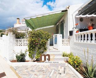 Vista exterior de Casa o xalet de lloguer en Guardamar del Segura amb Aire condicionat, Calefacció i Terrassa