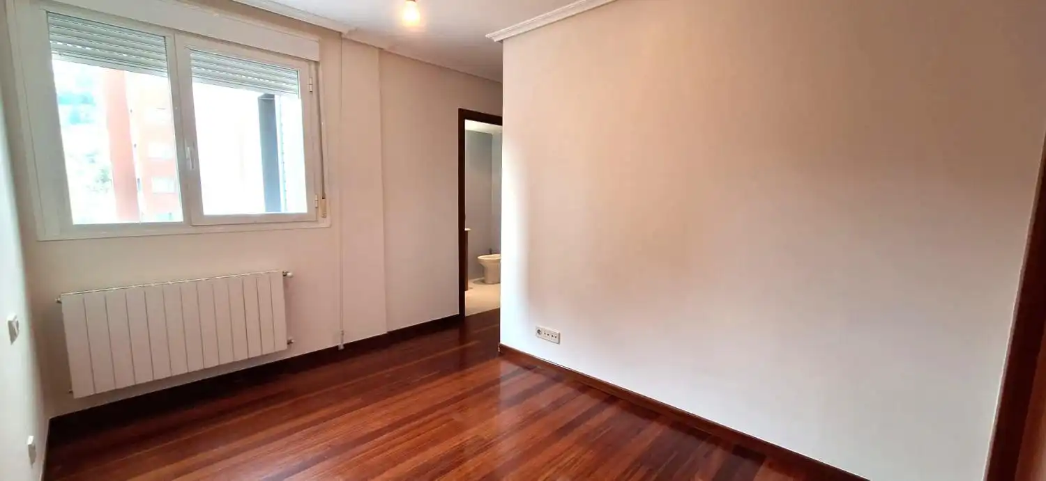 Habitación de Piso en venta en Barakaldo  con Calefacción y Trastero