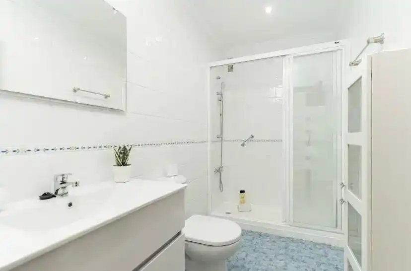Bathroom of Flat for rent in Torremolinos  with Air Conditioner, Furnished and Balcony