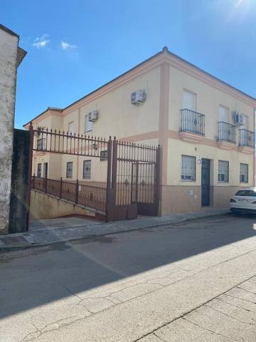 Piso en Venta en Calle de José Álvarez Quirós en La Lantejuela