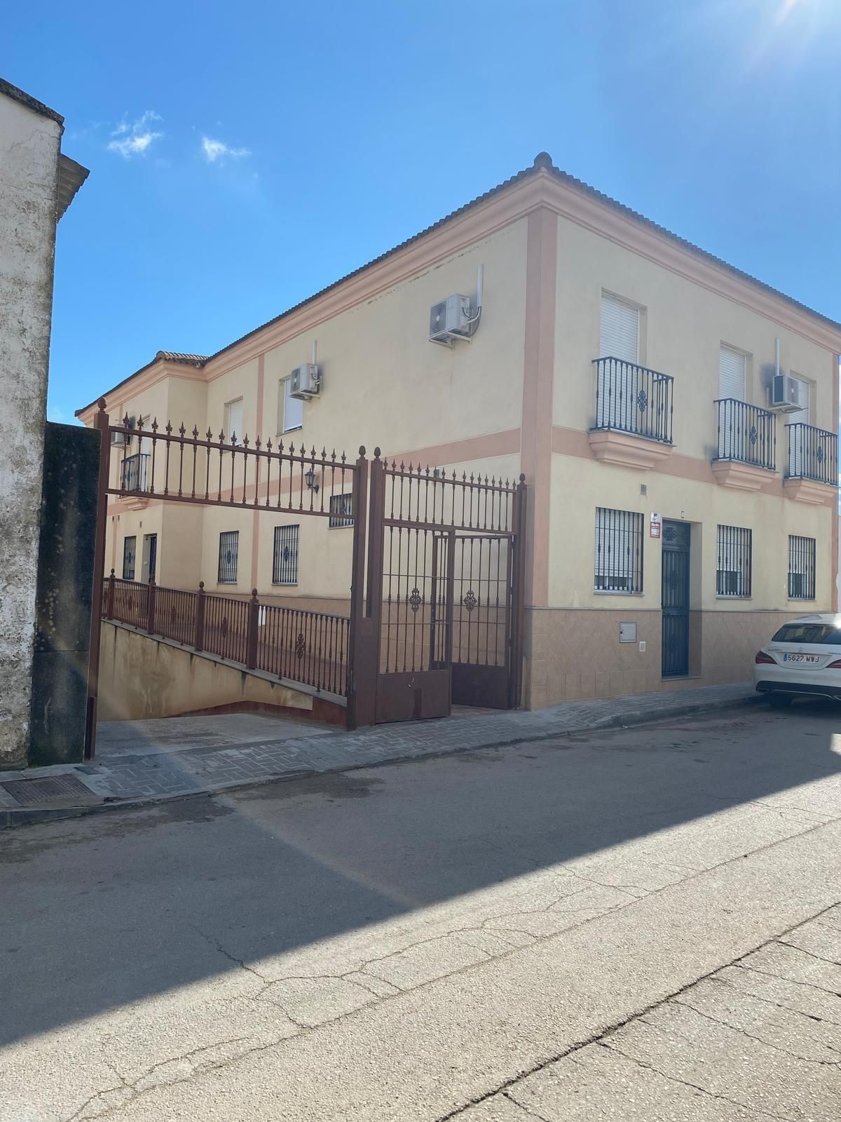 Vista exterior de Piso en venta en La Lantejuela 