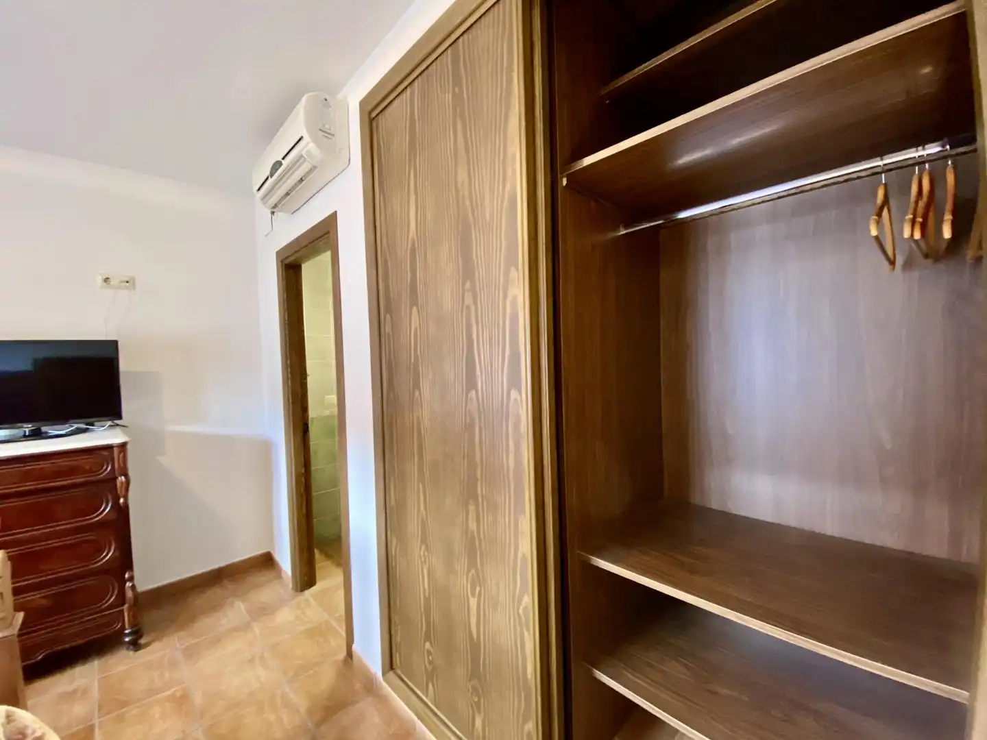 Habitación de Casa o chalet en venta en Los Cortijos  con Calefacción, Terraza y Trastero