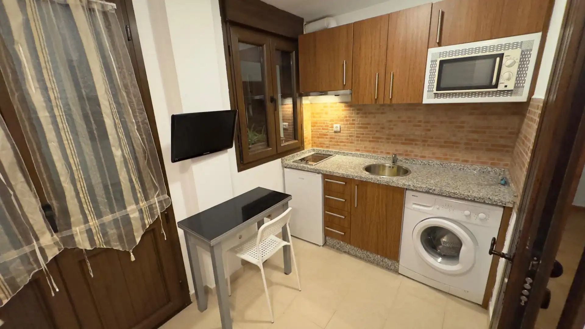 Kitchen of Study for rent in Granada  with Air Conditioner, Heating and Furnished