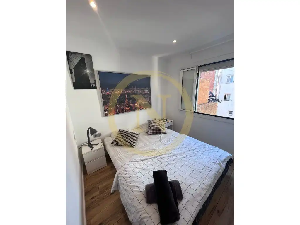 Piso en venta en Carrer de Pujós, Collblanc