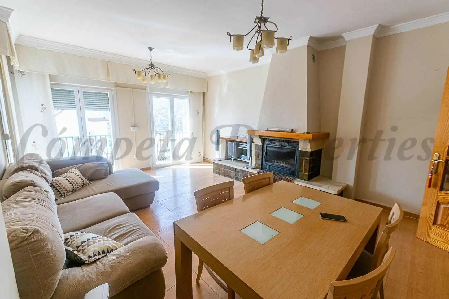 Apartament amb terrassa en venda a Sayalonga, imagen 5