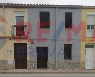 Vista exterior de Casa adosada en venda en Riudarenes amb Terrassa i Traster