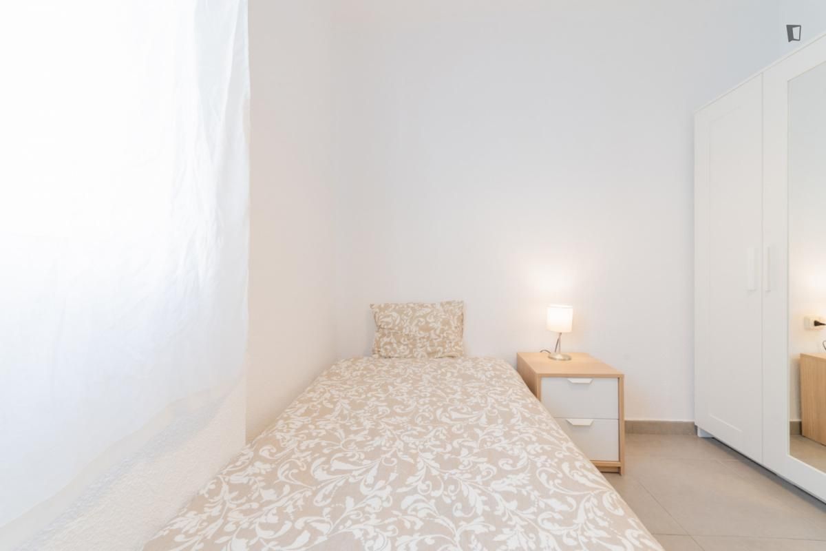 Apartment to share in La Llum