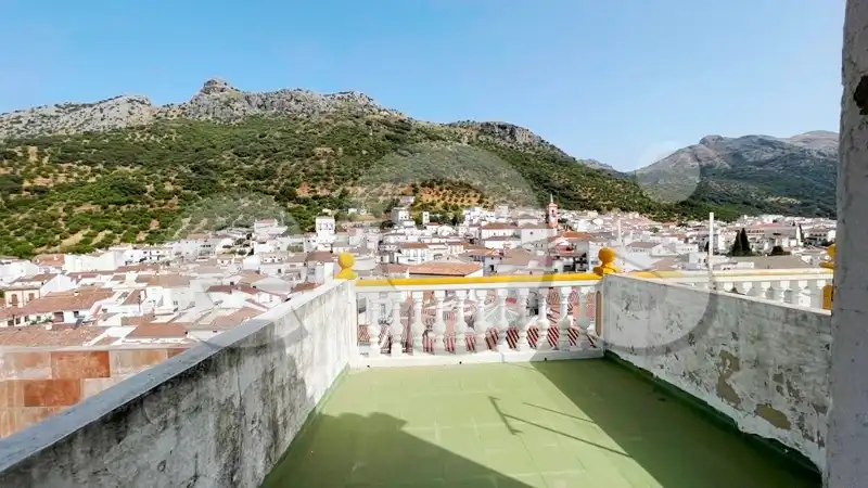 Außenansicht von Einfamilien-Reihenhaus zum Verkauf in Cortes de la Frontera