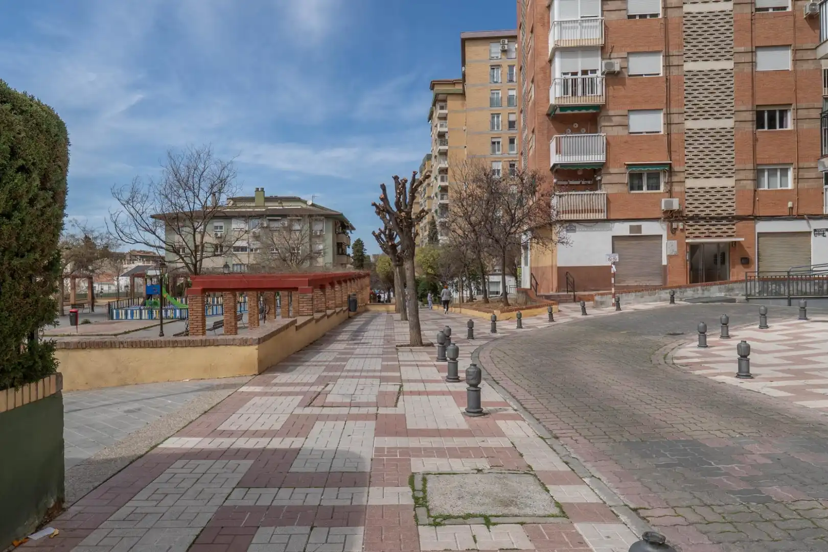 Vista exterior de Pis en venda en Granada amb Aire condicionat i Balcó