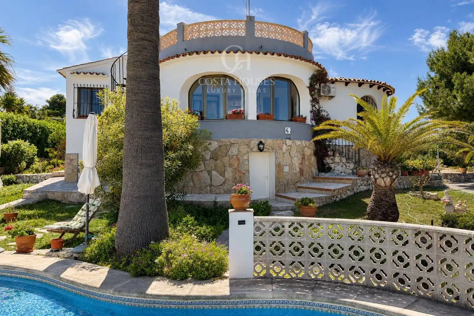 Vista exterior de Casa o xalet en venda en Jávea / Xàbia amb Aire condicionat, Calefacció i Jardí privat