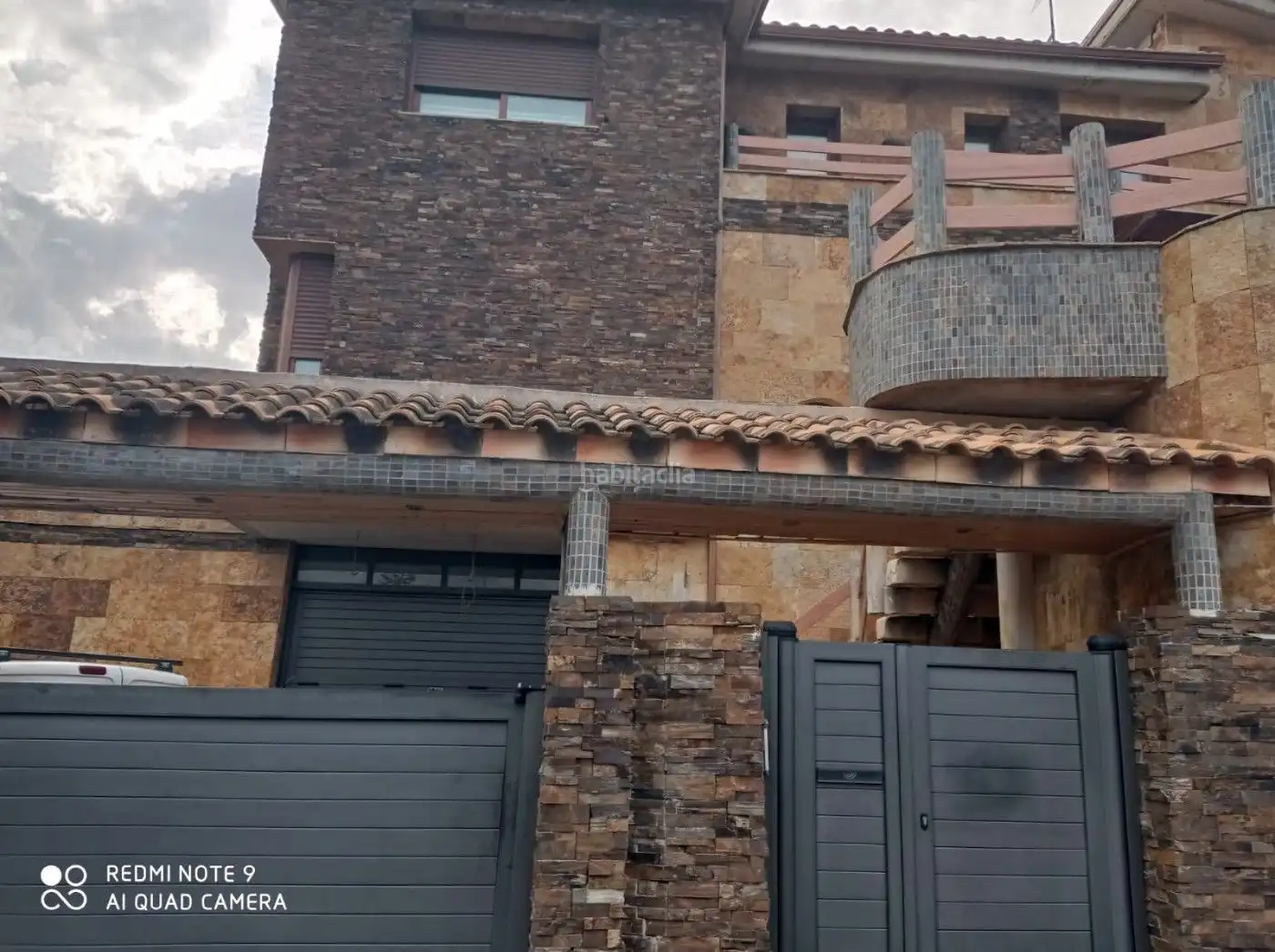 Vista exterior de Casa o xalet en venda en Viladecavalls amb Aire condicionat, Traster i Piscina