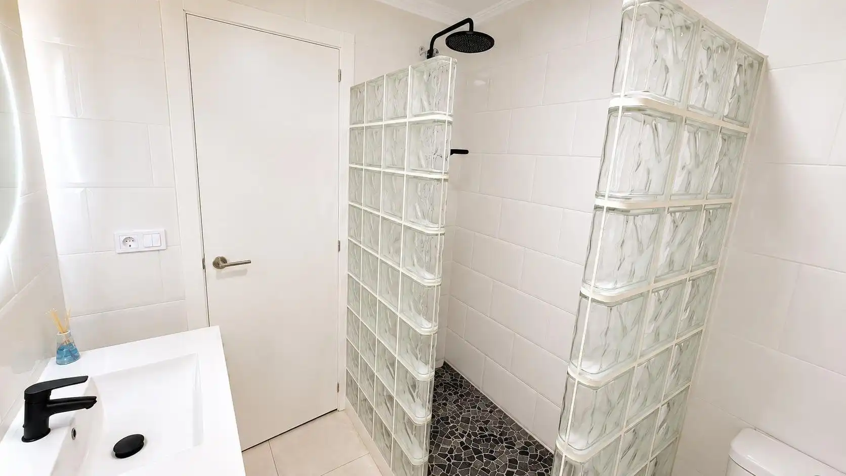 Bany de Apartament en venda en Orihuela amb Aire condicionat, Jardí privat i Piscina