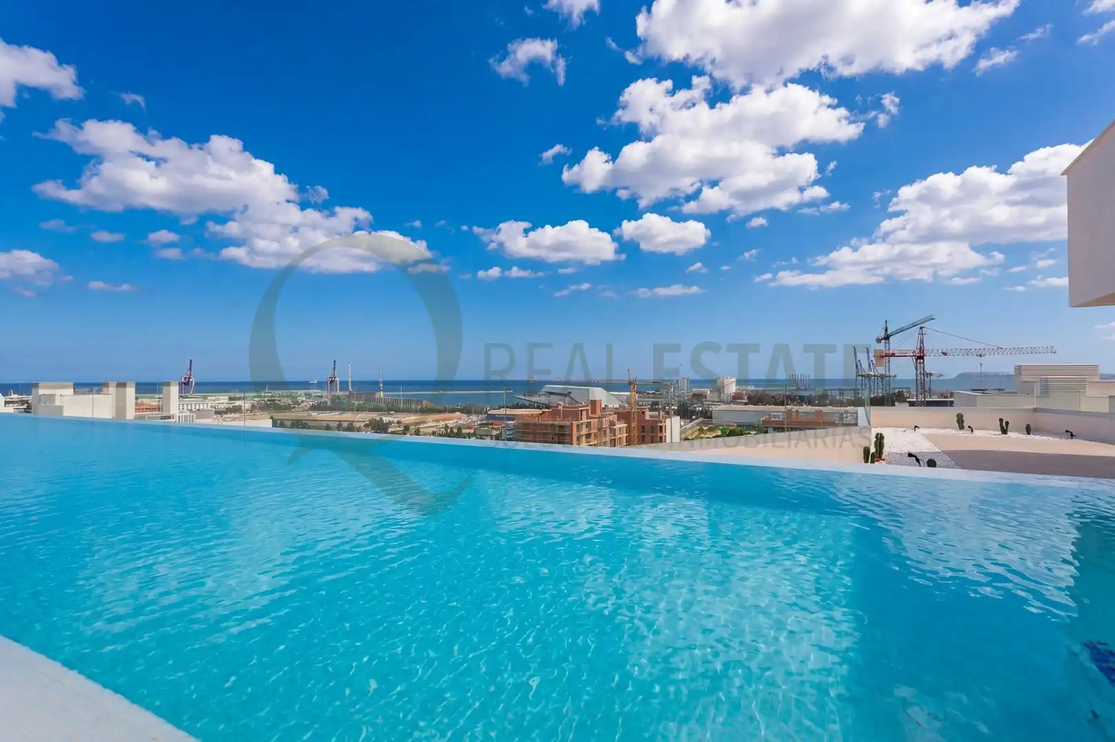 Schwimmbecken von Wohnung zum Verkauf in Alicante / Alacant mit Klimaanlage, Terrasse und Abstellraum