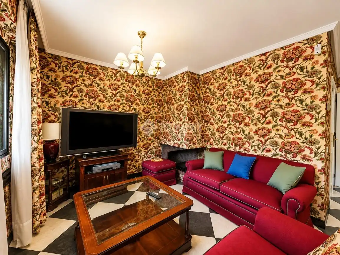 Sala d'estar de Casa adosada en venda en Griñón amb Calefacció, Jardí privat i Terrassa