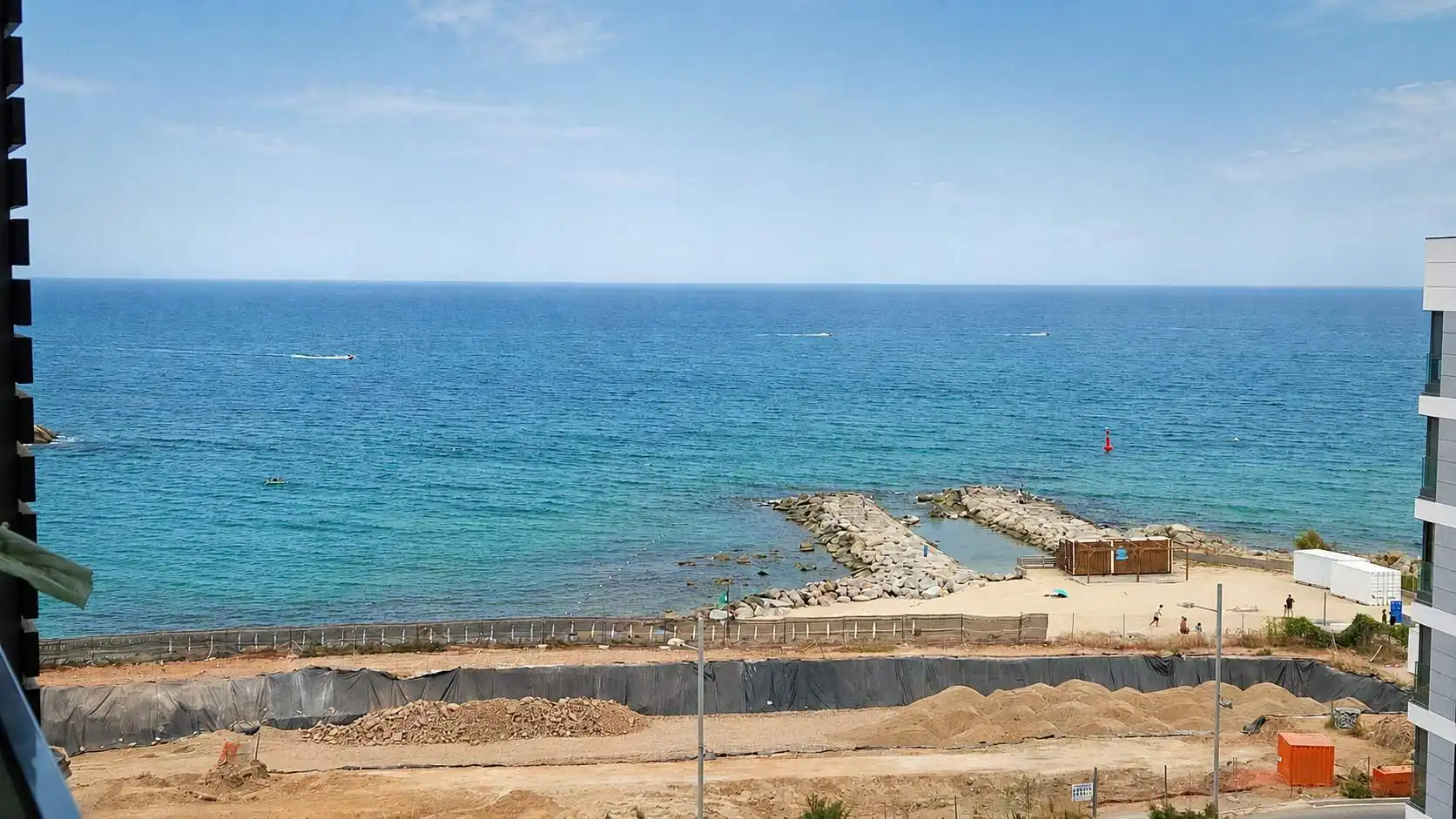 Wohnung zur Miete in Badalona mit Klimaanlage, Terrasse und Möbliert