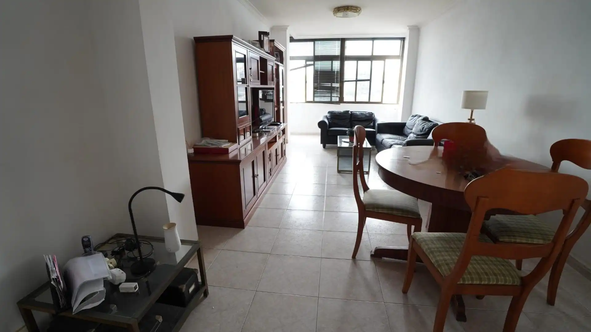 Sala d'estar de Pis en venda en Las Palmas de Gran Canaria amb Moblat i Balcó