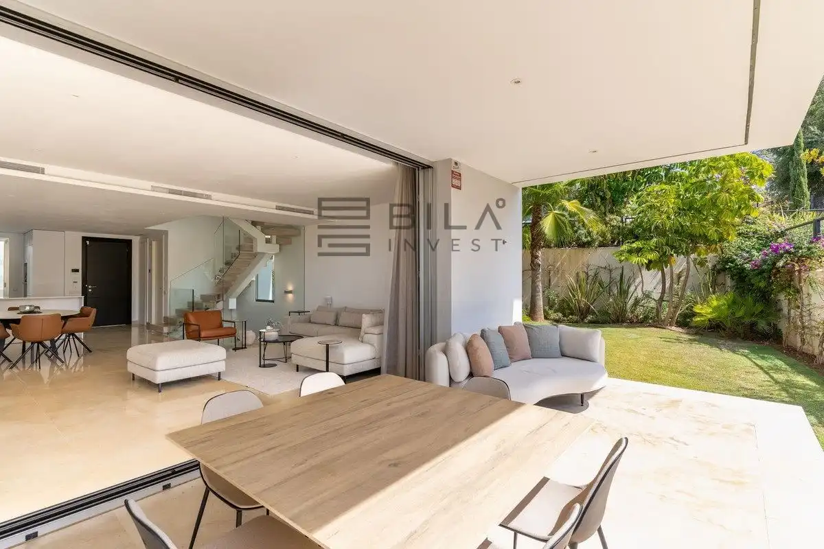 Casa adosada en venta en Las Encinas, Río Real