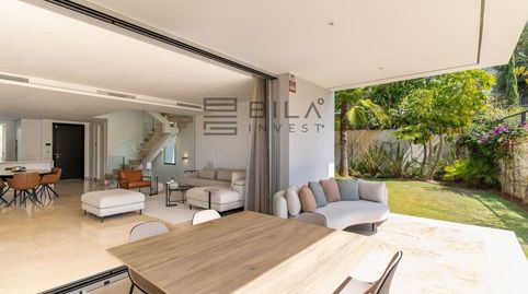 Foto 3 de Casa adosada en venta en Las Encinas, Río Real, Marbella