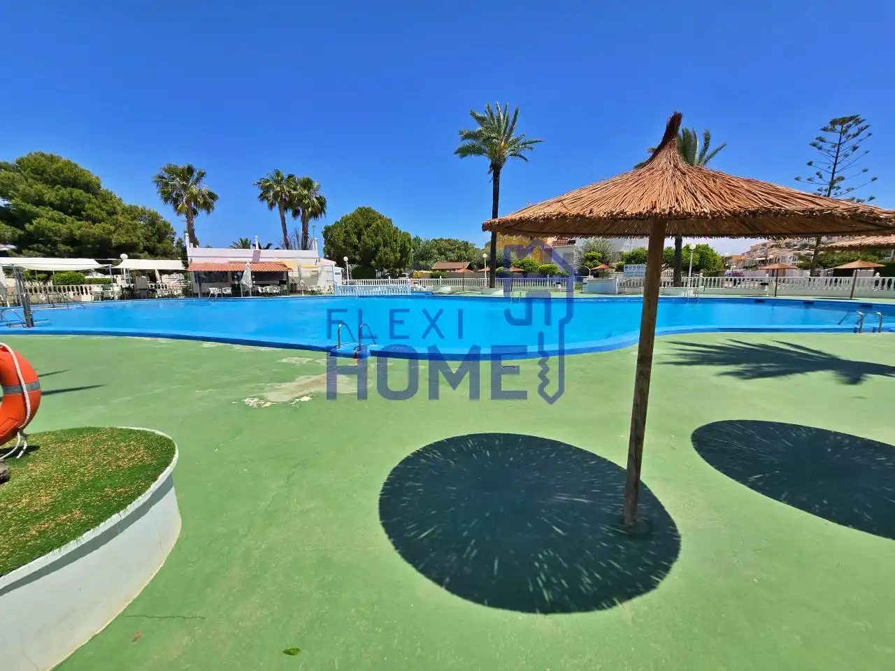 Piscina de Casa adosada en venta en Torrevieja con Calefacción, Jardín privado y Terraza