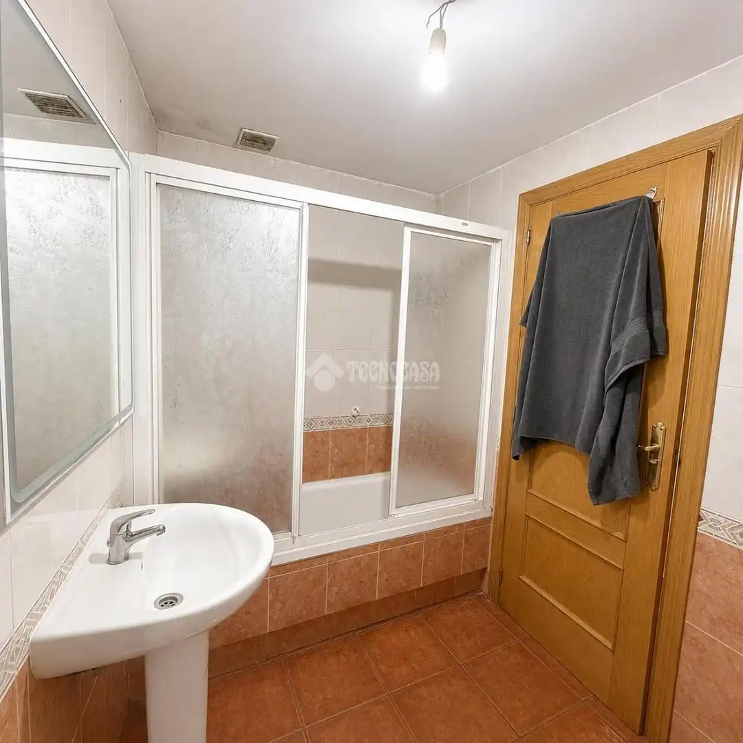 Badezimmer von Wohnung zur Miete in Ciempozuelos mit Balkon