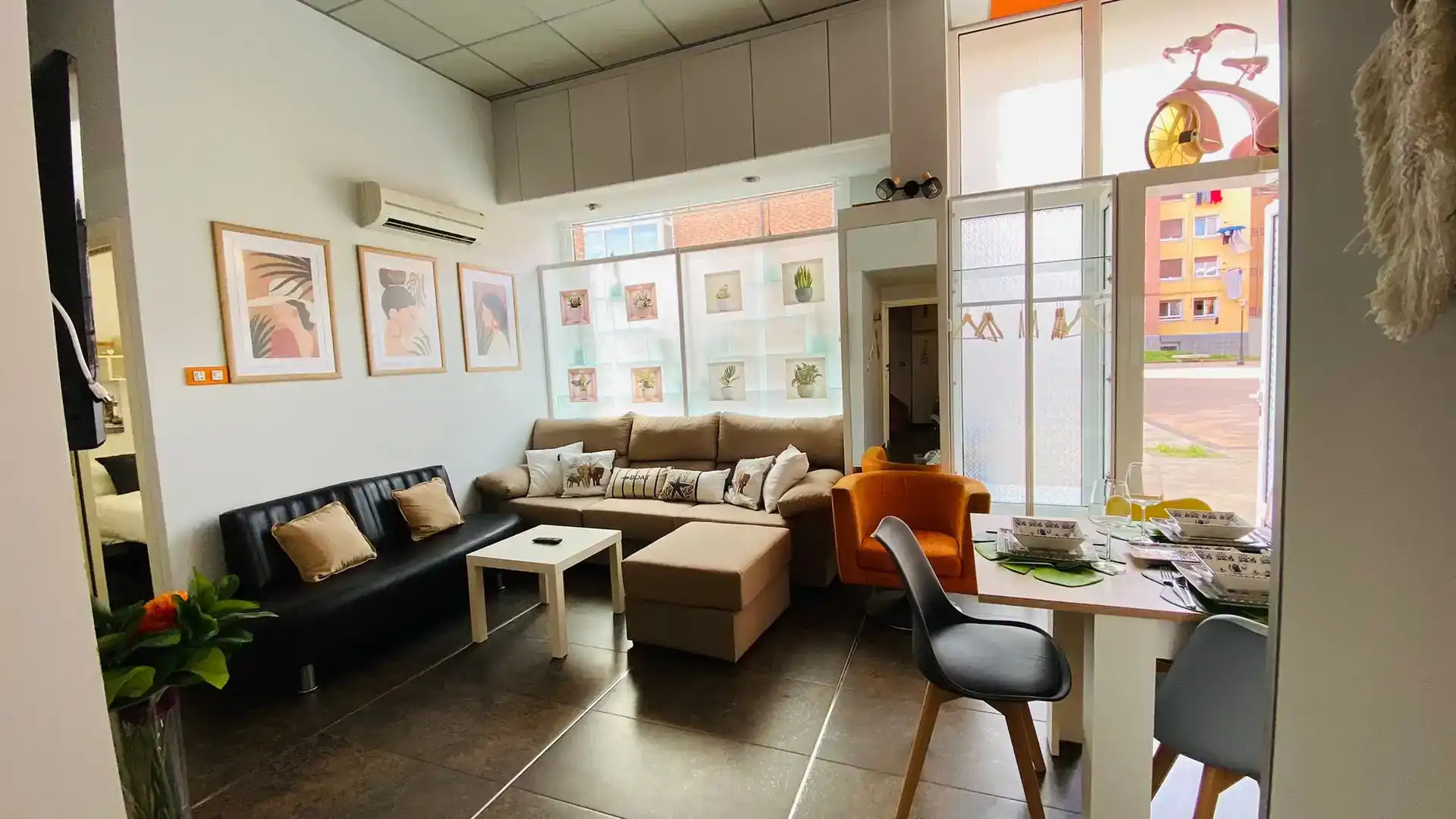 Wohnzimmer von Erdgeschoss zur Miete in Lekeitio mit Klimaanlage und Möbliert