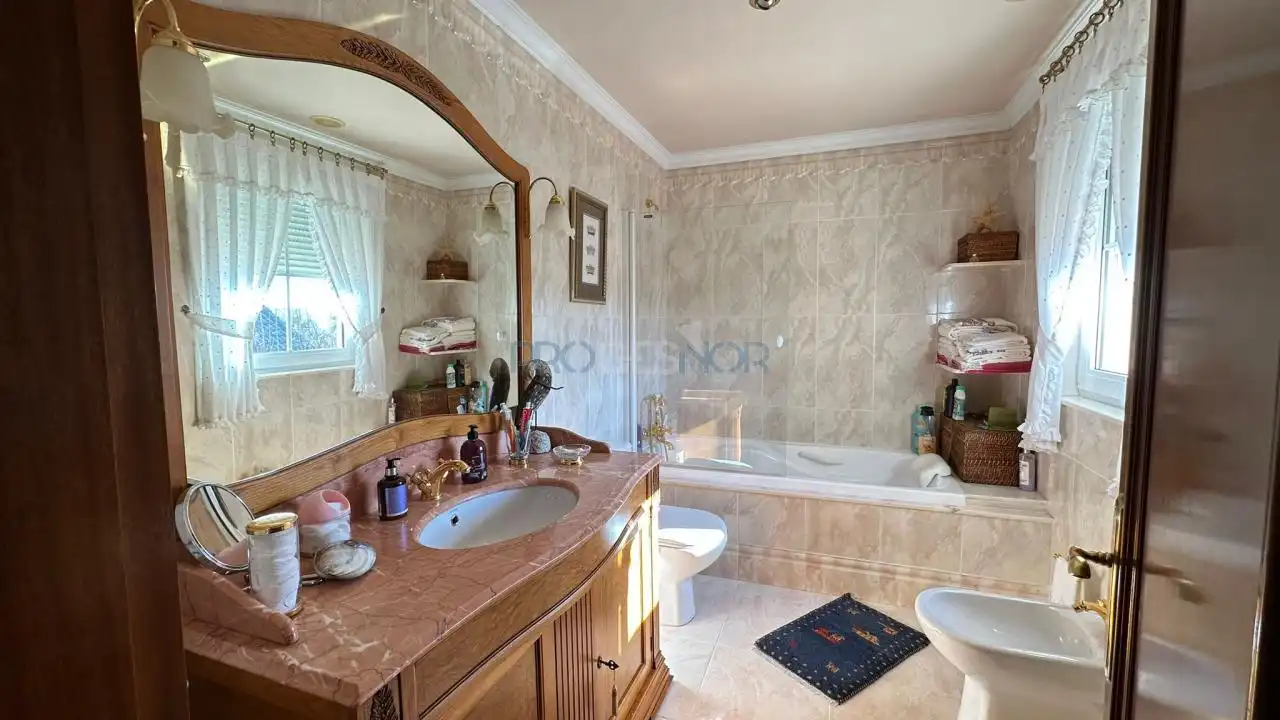 Baño de Casa o chalet en venta en Sariegos con Calefacción, Jardín privado y Terraza