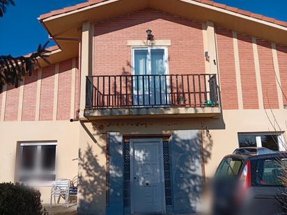 Vista exterior de Casa o xalet en venda en Zigoitia amb Calefacció, Terrassa i Moblat