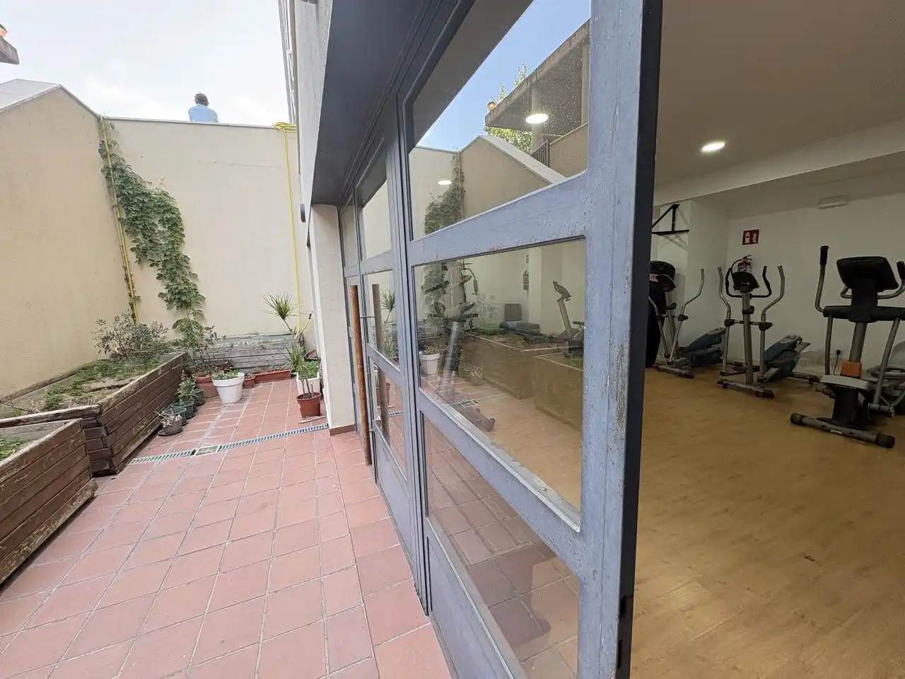 Außenansicht von Wohnung zur Miete in Madrid mit Klimaanlage, Heizung und Parkett
