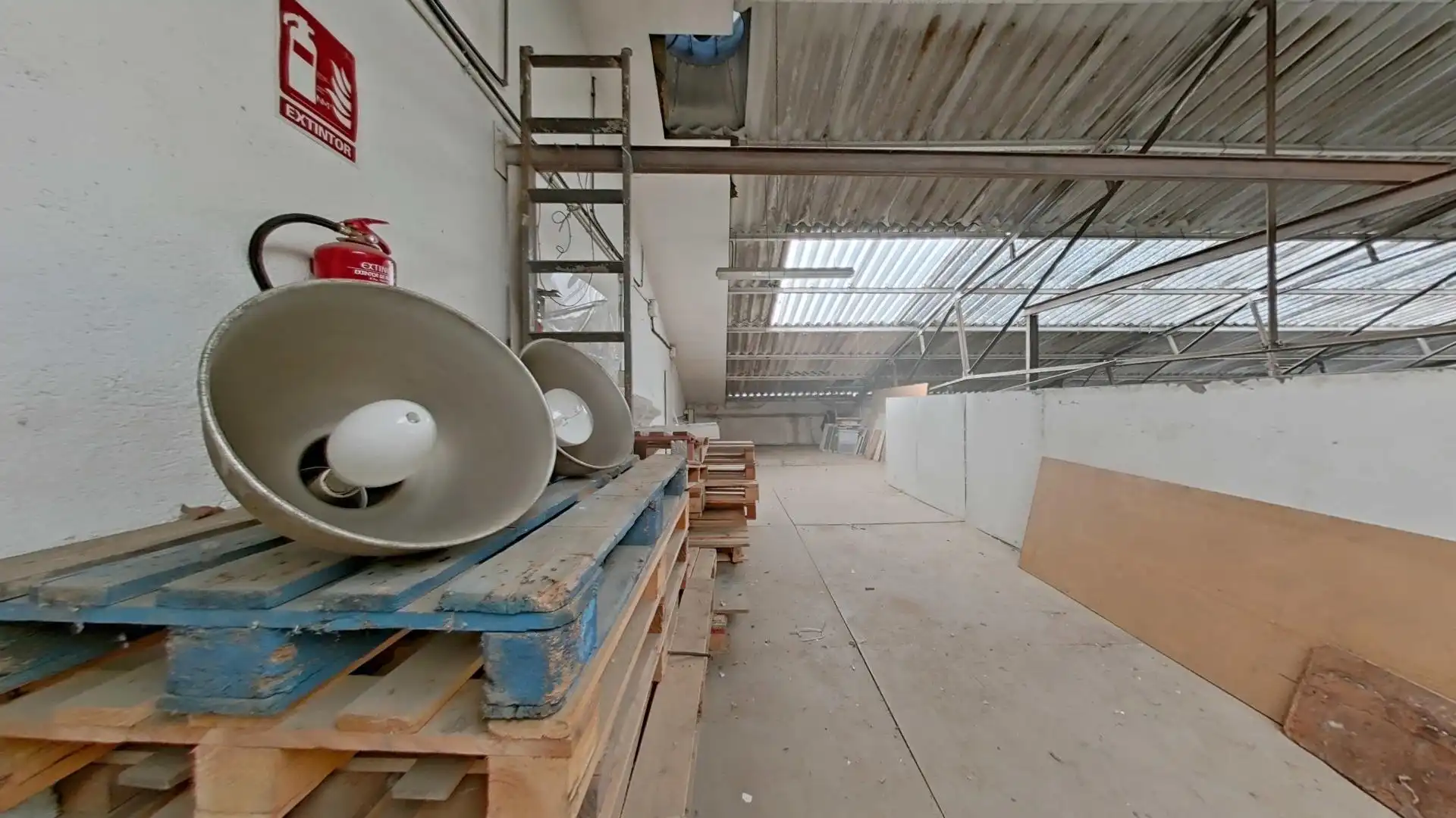 Nave industrial de alquiler en Ripollet