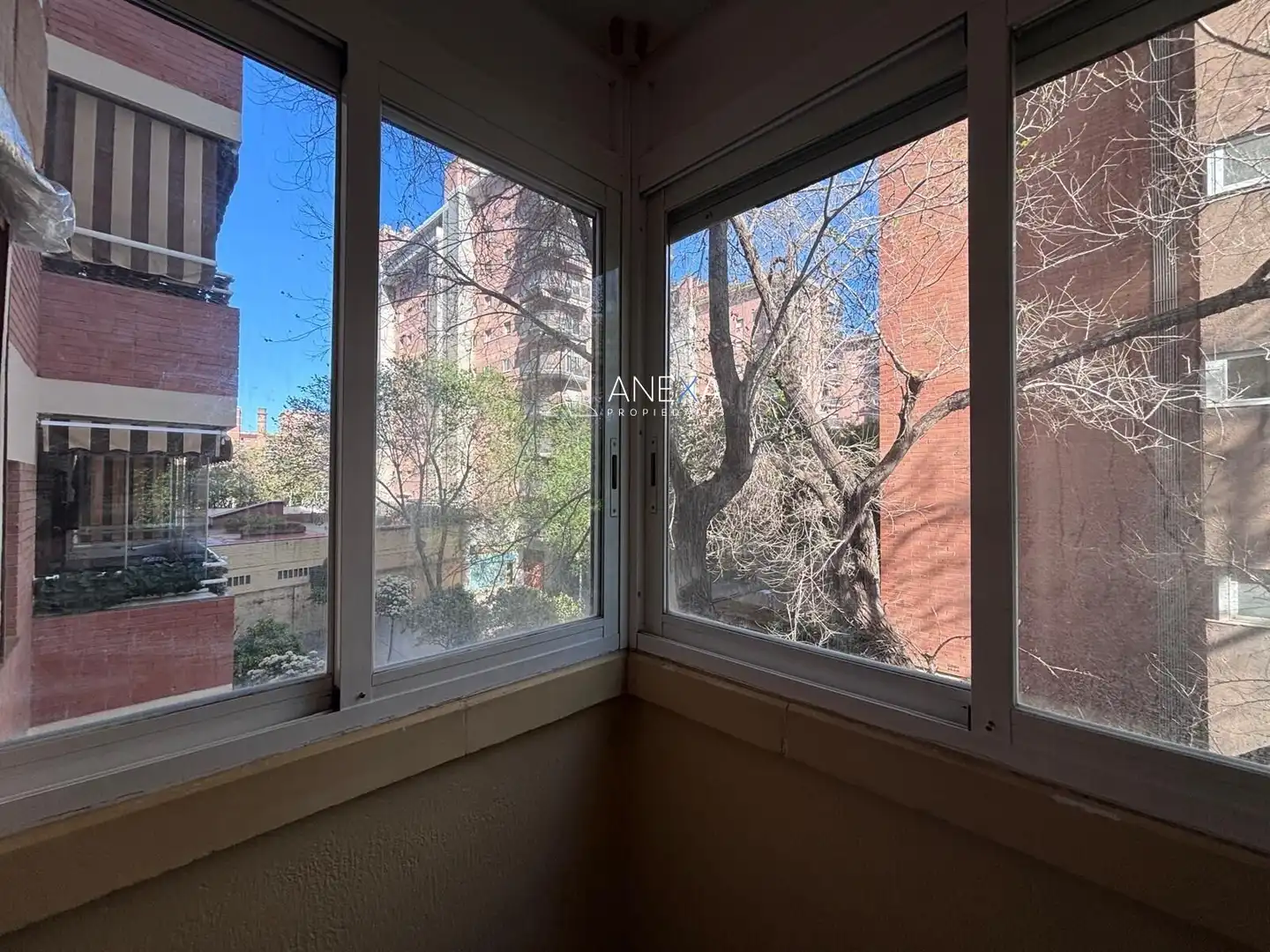 Außenansicht von Wohnung zum Verkauf in Barcelona mit Heizung, Terrasse und Balkon