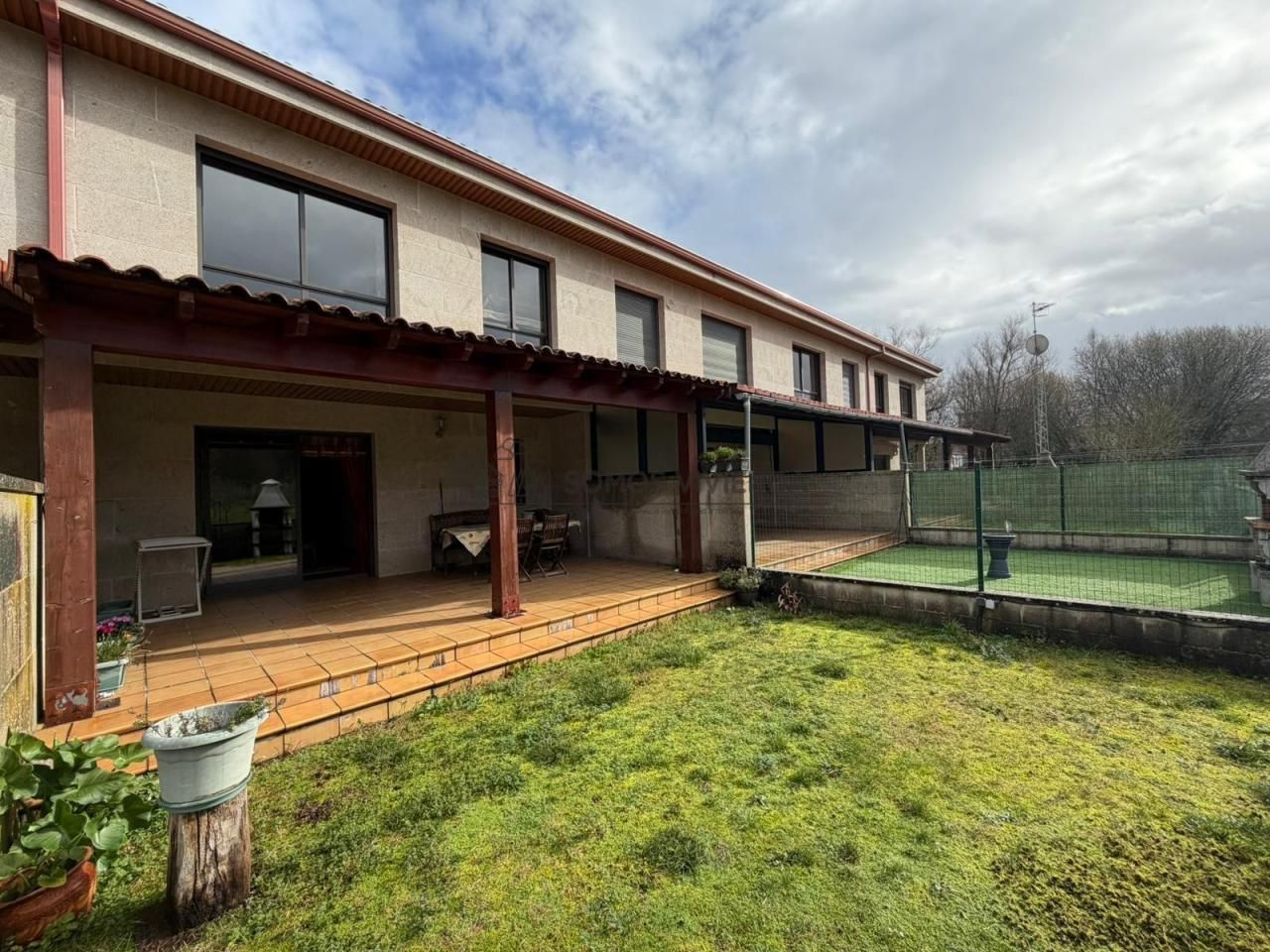 Vista exterior de Casa adosada en venda en Coles amb Calefacció, Jardí privat i Terrassa