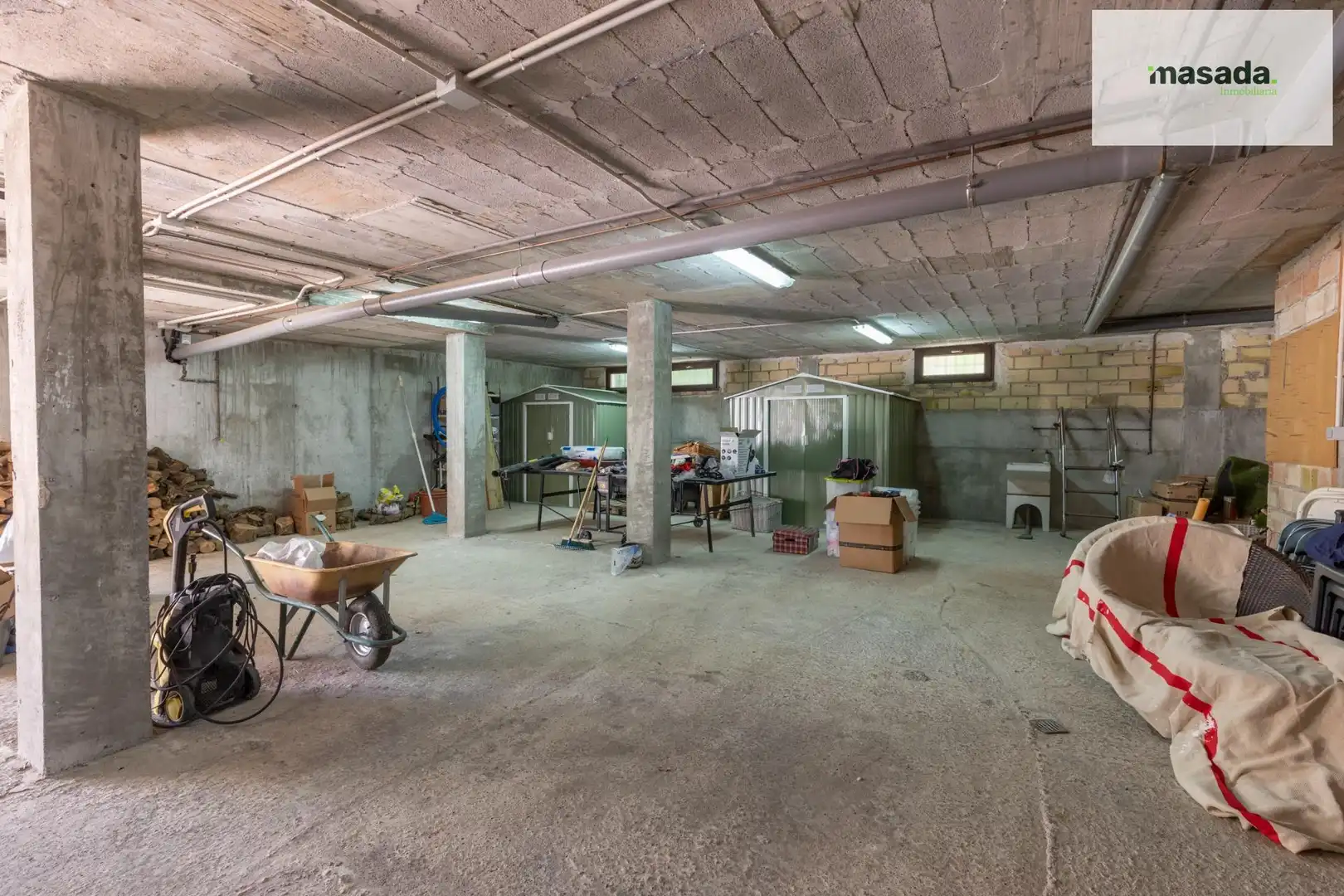 Casa o chalet en venta en Vegas del Genil con Jardín privado, Piscina y Alarma