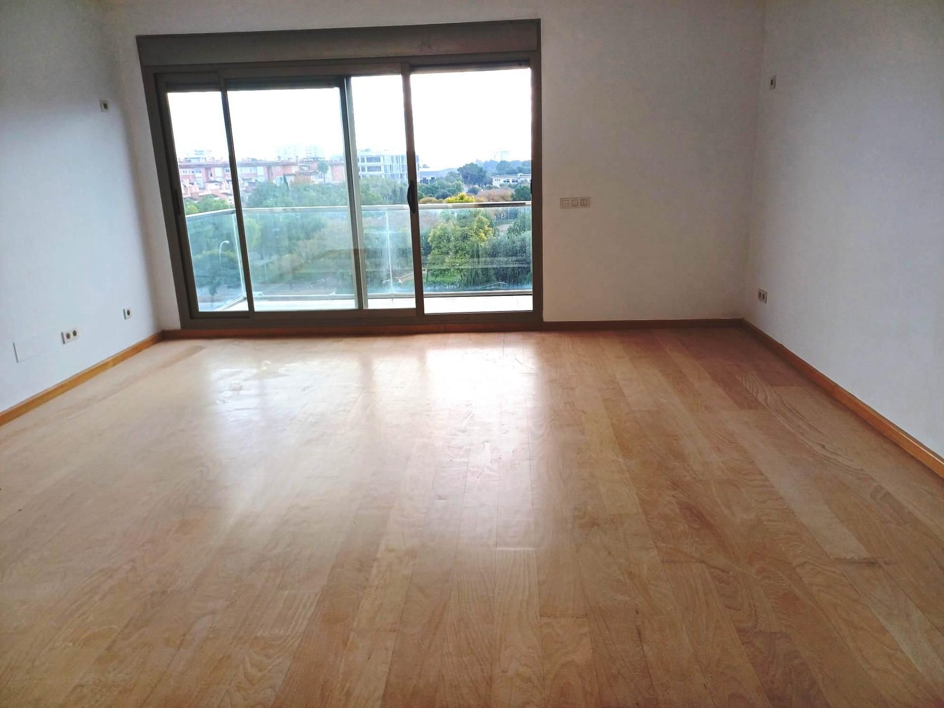 Wohnzimmer von Dachboden miete in  Palma de Mallorca mit Klimaanlage, Privatgarten und Parkett