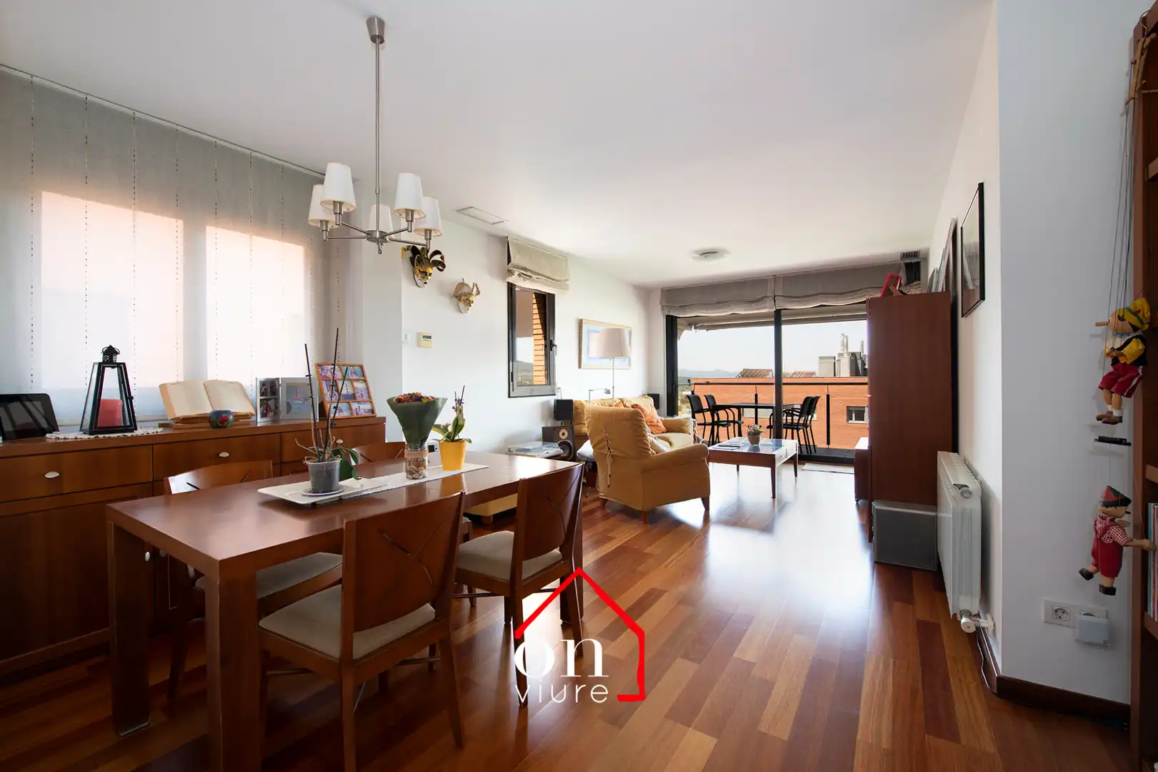 Living room of Attic for sale in Sant Cugat del Vallès  with Air Conditioner, Heating and Parquet flooring