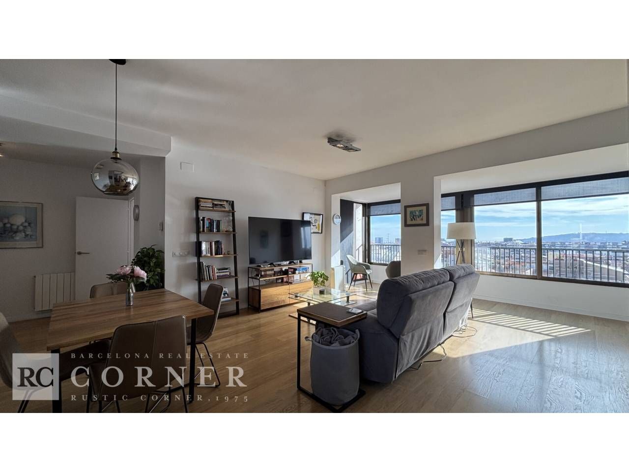 Vista exterior de Pis en venda en  Barcelona Capital amb Calefacció, Parquet i Terrassa