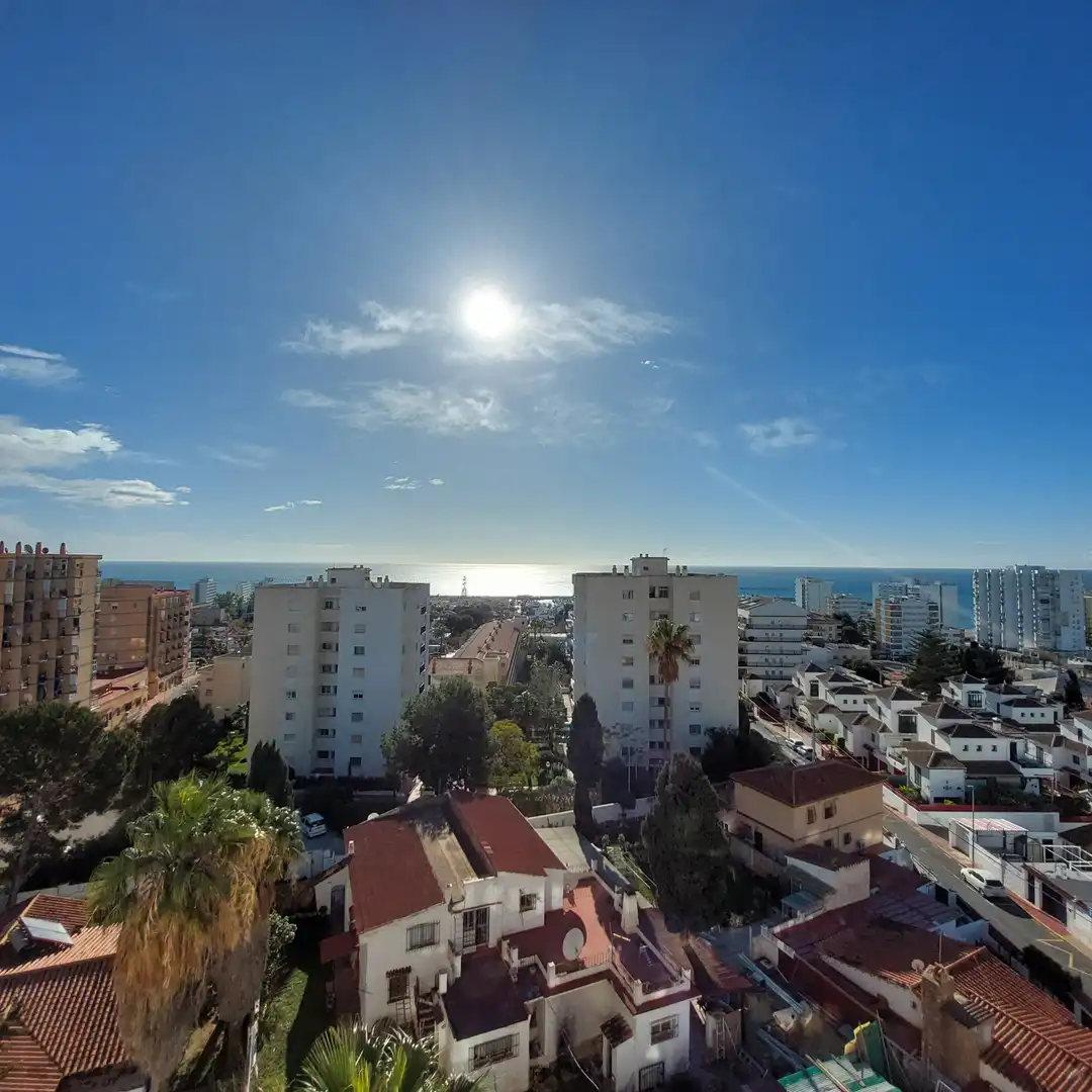 Vista exterior de Estudio de alquiler en Benalmádena con Aire acondicionado, Amueblado y Piscina comunitaria