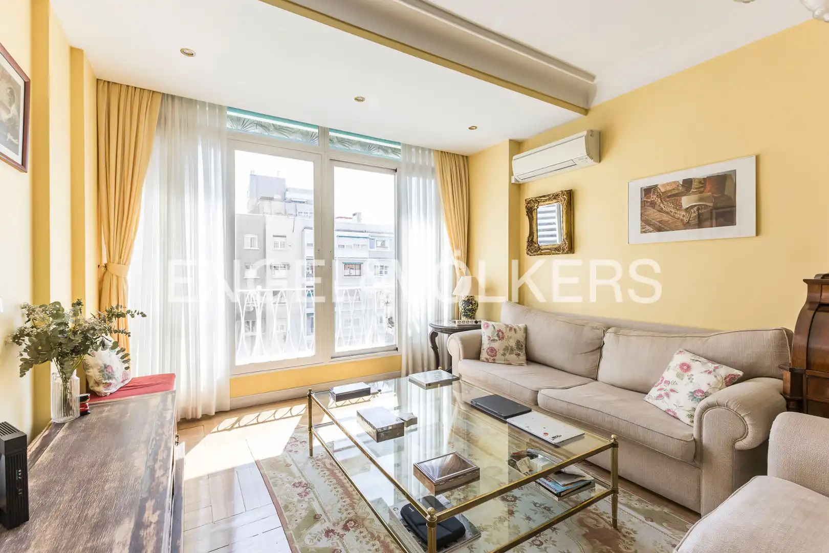 Exterior view of Flat for sale in Madrid  with Heating, Parquet flooring and Storage room
