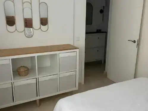 Dormitori de Apartament de lloguer en Oliva amb Aire condicionat, Piscina i Moblat