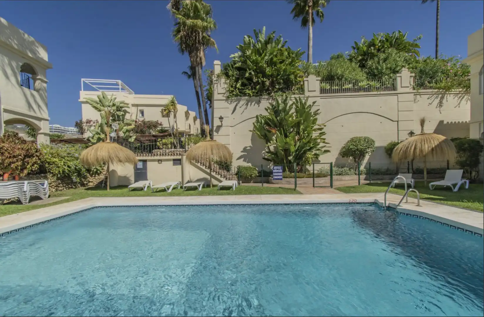 Casa aparellada amb piscina en venda a La Quinta, imagen 26