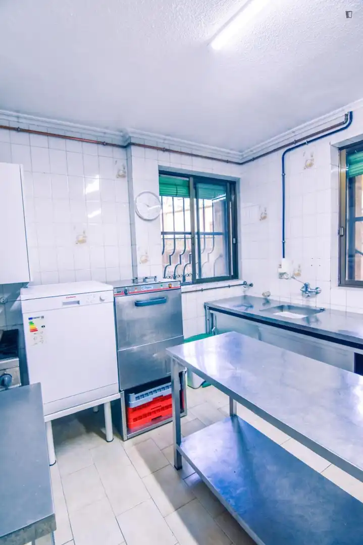 Cuina de Casa o xalet per a compartir en Salamanca amb Calefacció, Moblat i Forn