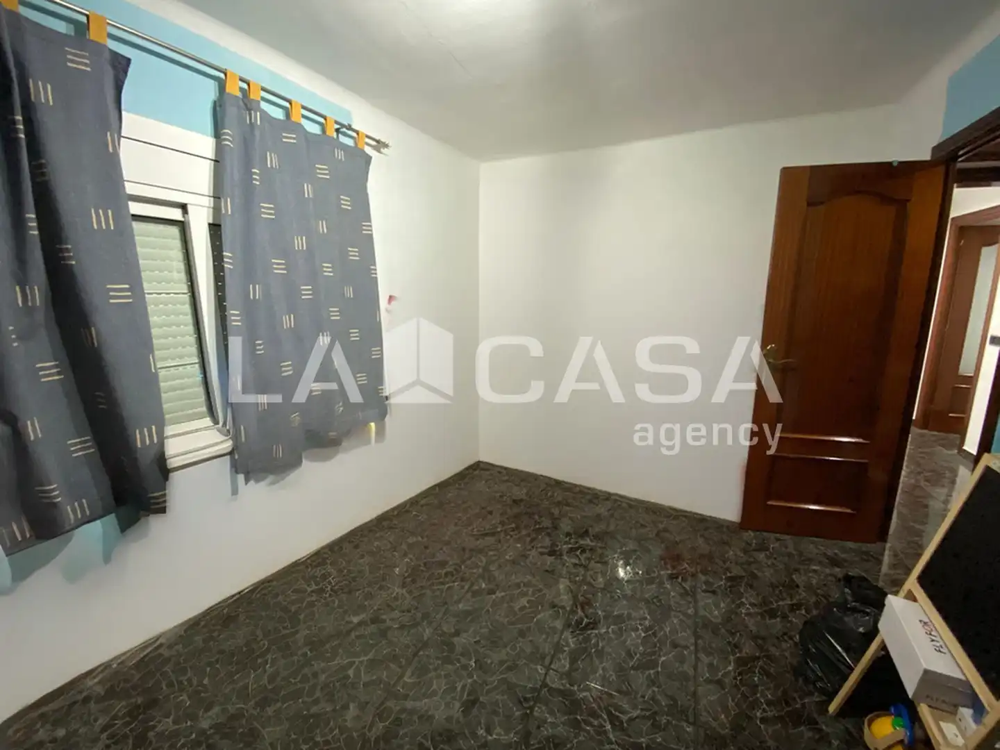 Piso en venta en Santa Coloma de Gramenet con Calefacción y Balcón