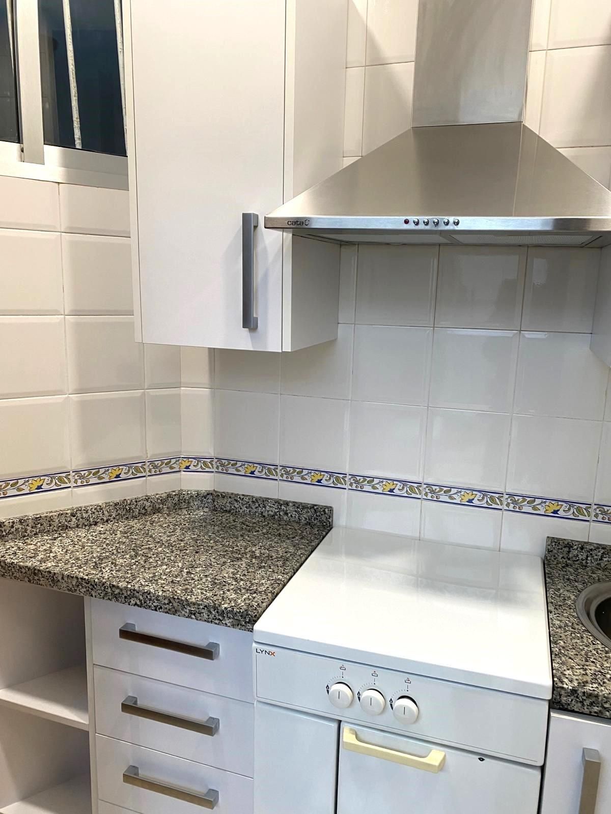 Kitchen of Flat to rent in  Sevilla Capital  with Air Conditioner, Heating and Terrace