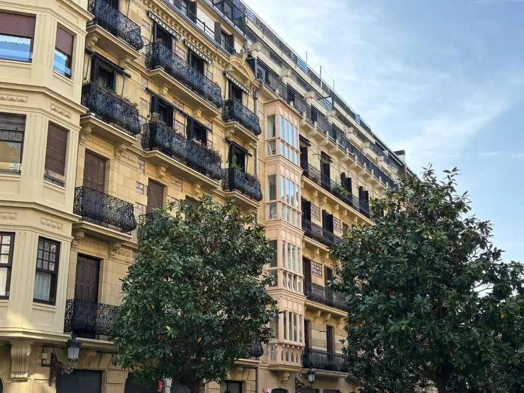 Vista exterior de Piso en venta en Donostia - San Sebastián  con Calefacción y Balcón