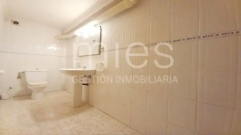 Baño de Local en venta en Valencia