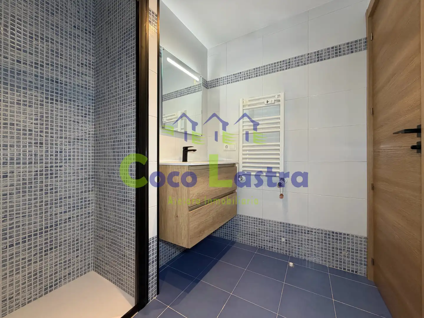 Bathroom of Attic for rent in Salamanca  with Heating, Terrace and Furnished