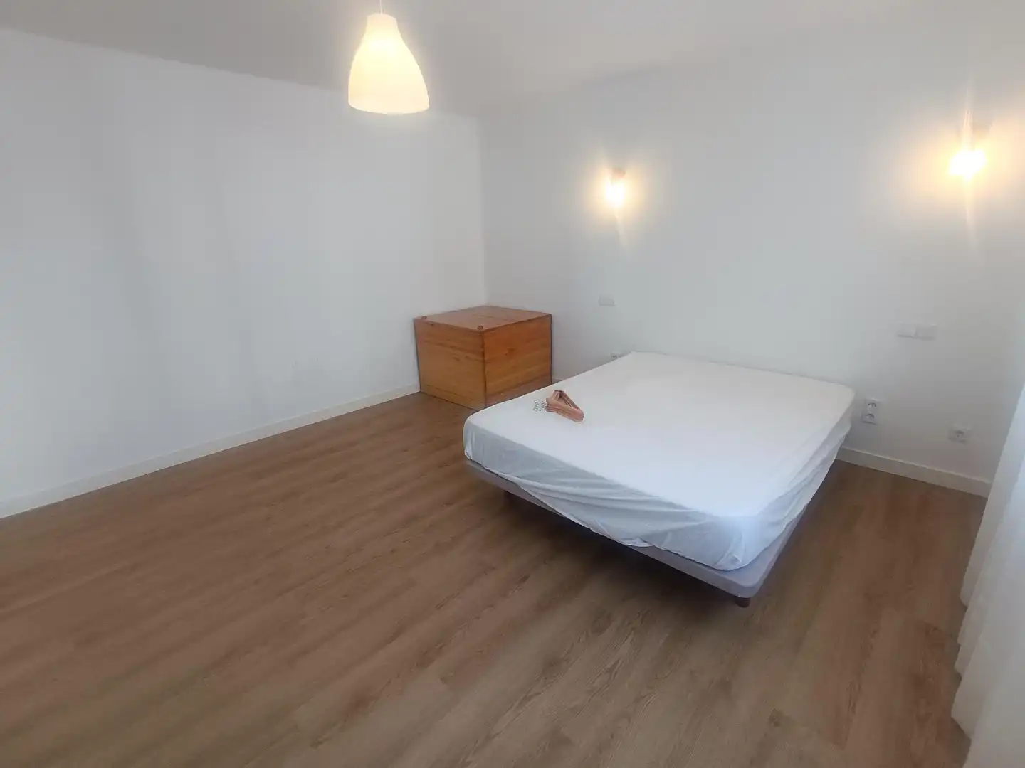 Schlafzimmer von Wohnung zur Miete in Santander mit Abstellraum, Möbliert und Balkon