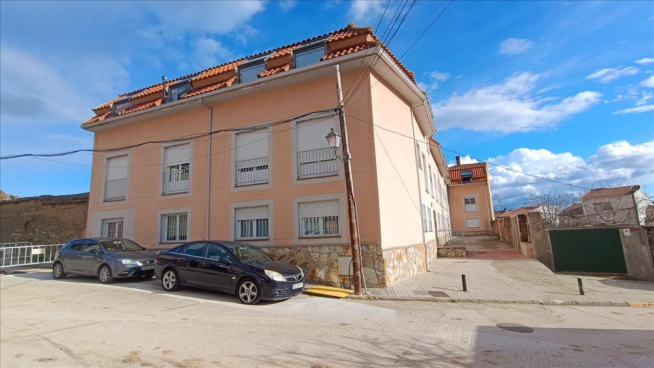 Exterior view of Apartment for sale in Cenicientos  with Storage room