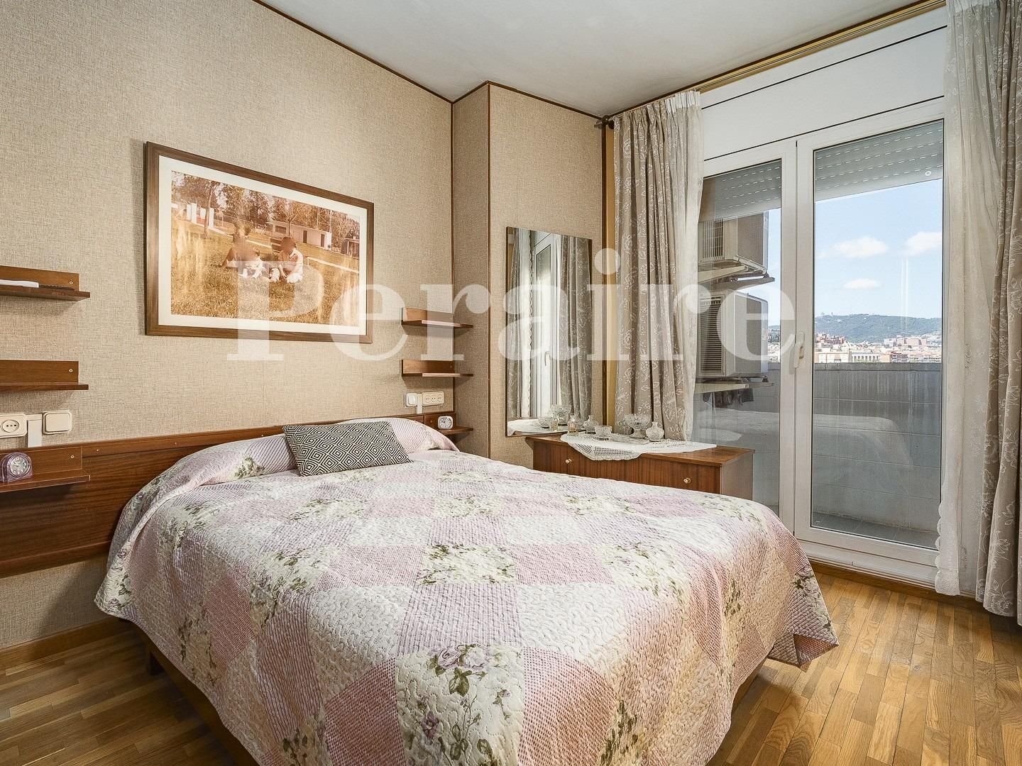 Bedroom of Flat for sale in  Barcelona Capital  with Air Conditioner, Heating and Parquet flooring