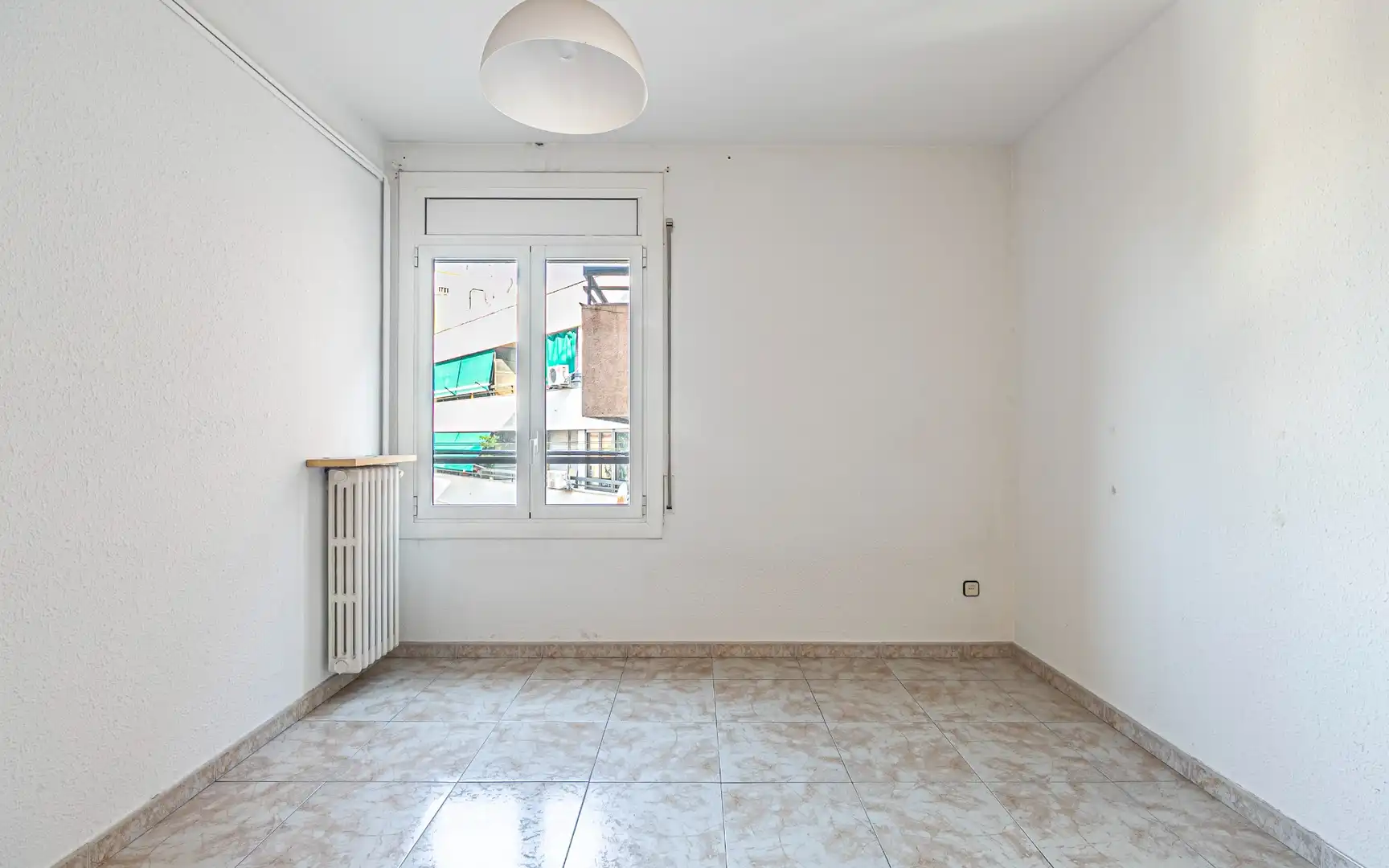 Piso en venta en Pere III, Centre - Passeig i Rodalies