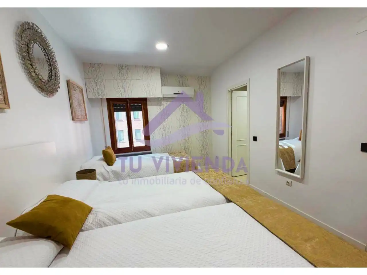 Habitación de Dúplex en venta en Valladolid con Aire acondicionado, Calefacción y Amueblado
